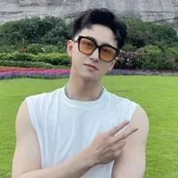 田华宇