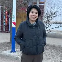 王霞