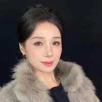 谢碧文