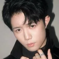 杨洛铭