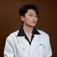 垠焱
