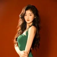 苑路婧