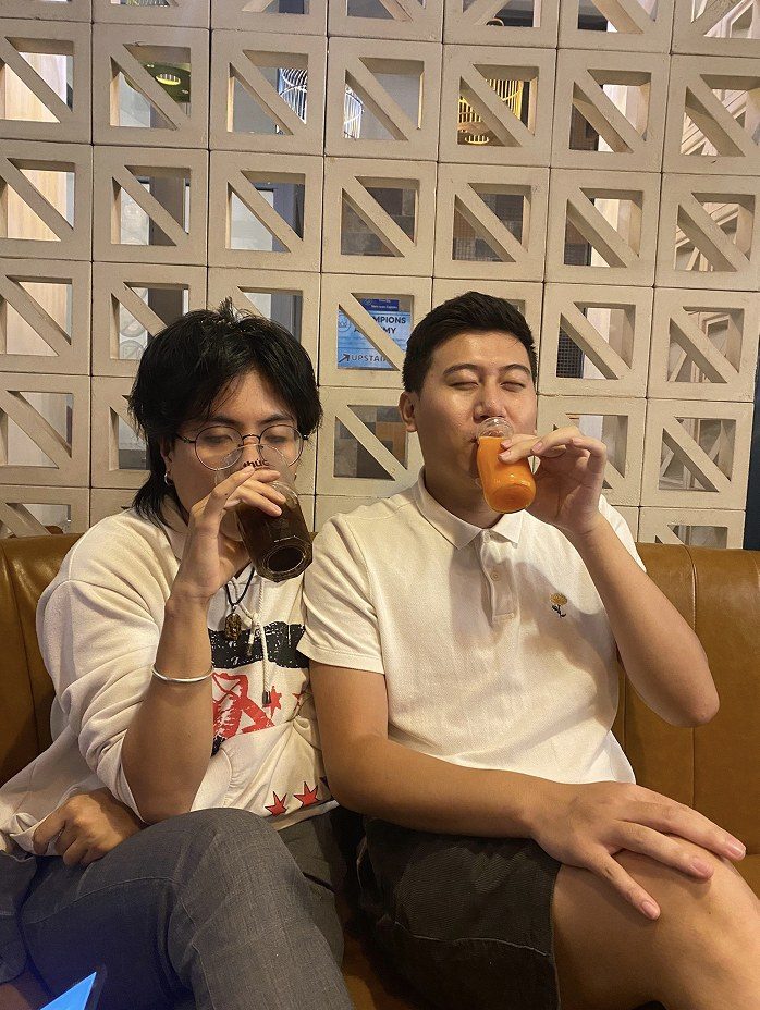 Two straws, one idea