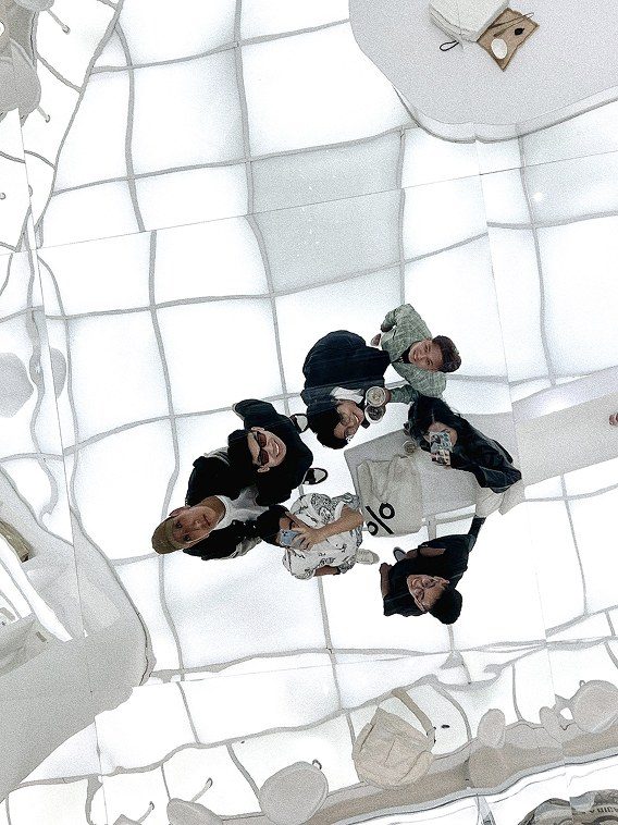 Mirror ceiling, and a percent sign