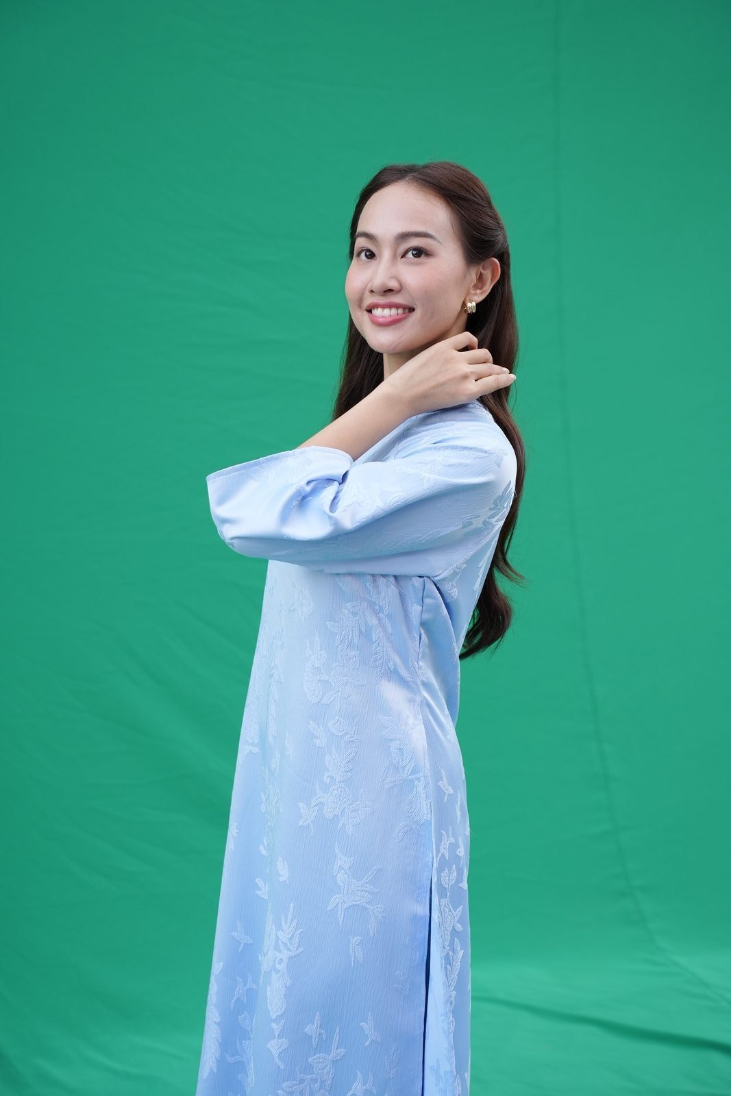 Áo dài, no wind machine
