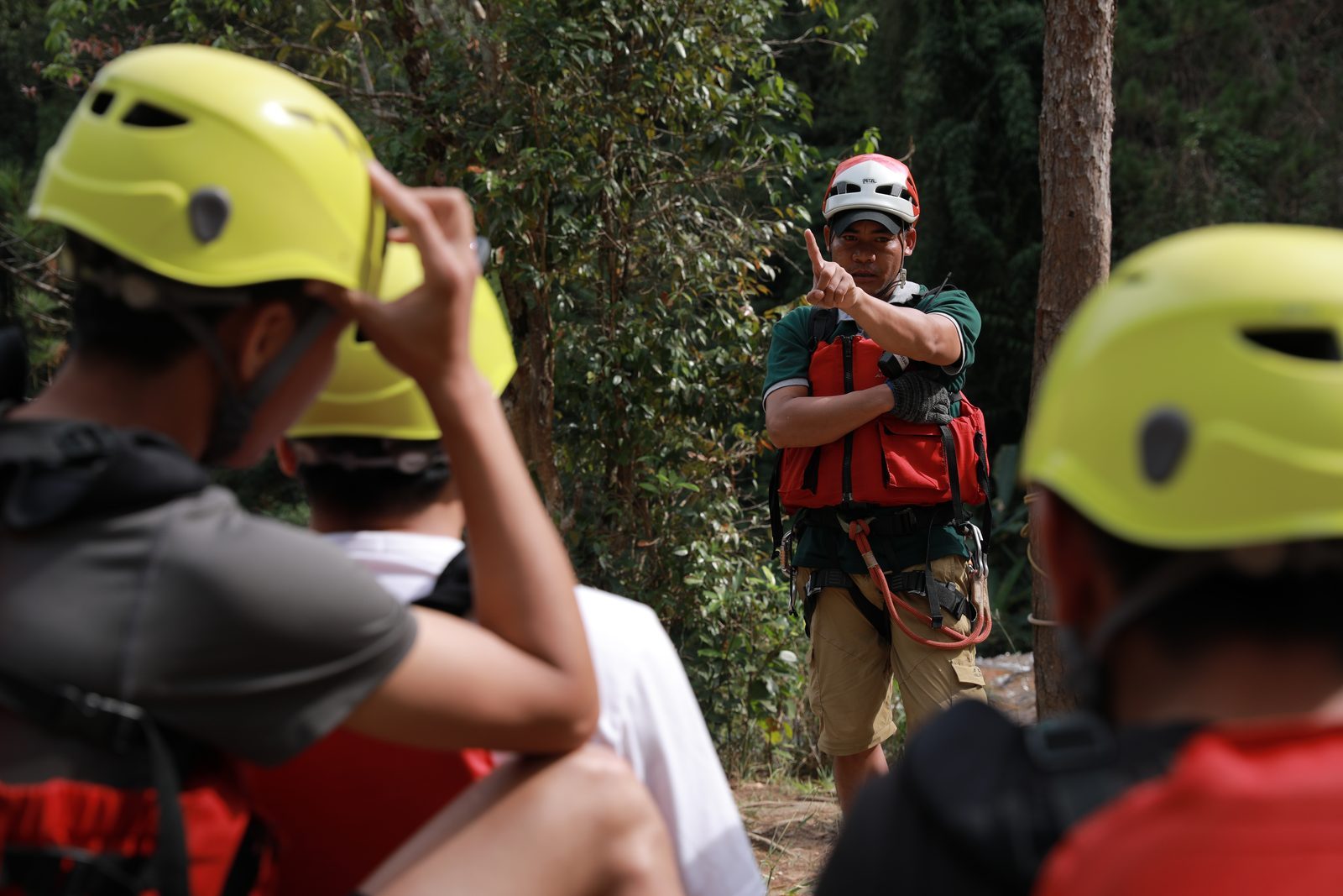 Đà Lạt, helmets on, briefing