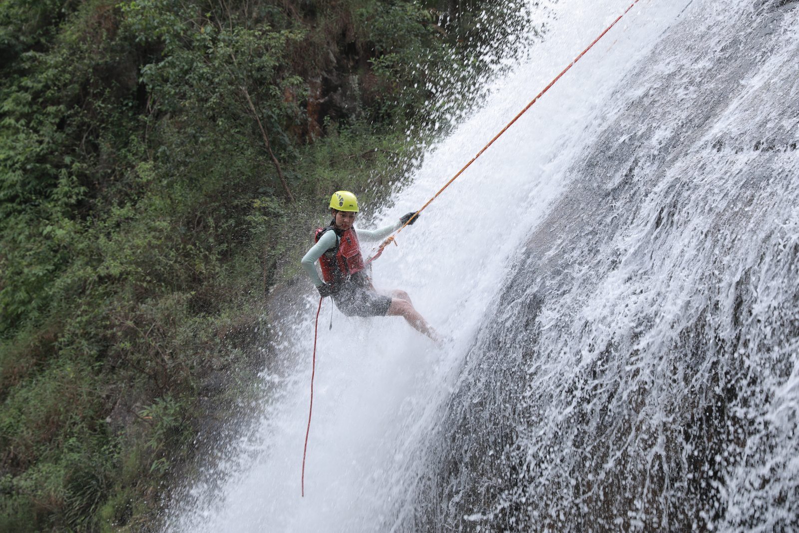 Đà Lạt, down the waterfall on a rope