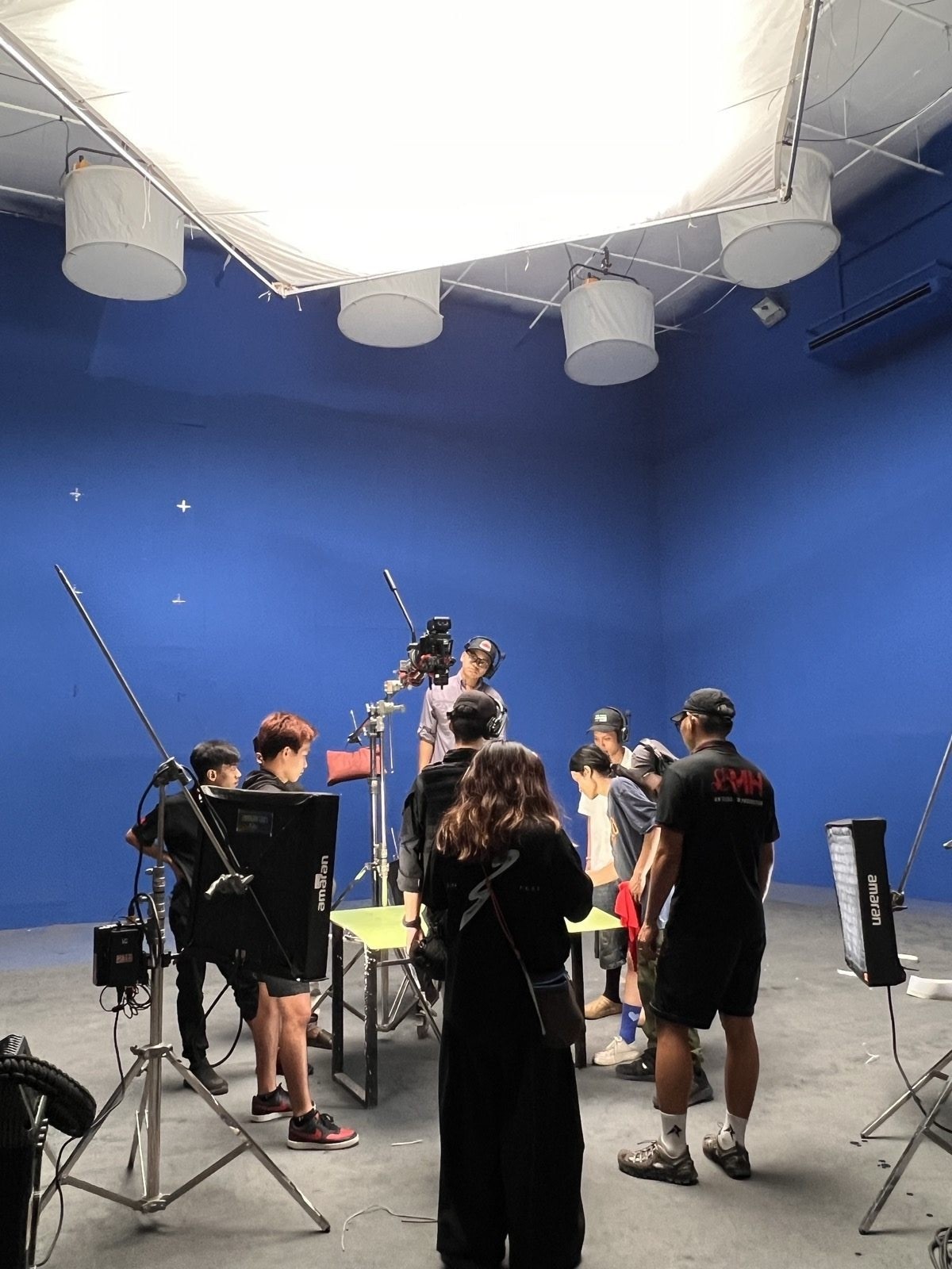 Enat, the cast by the blue wall