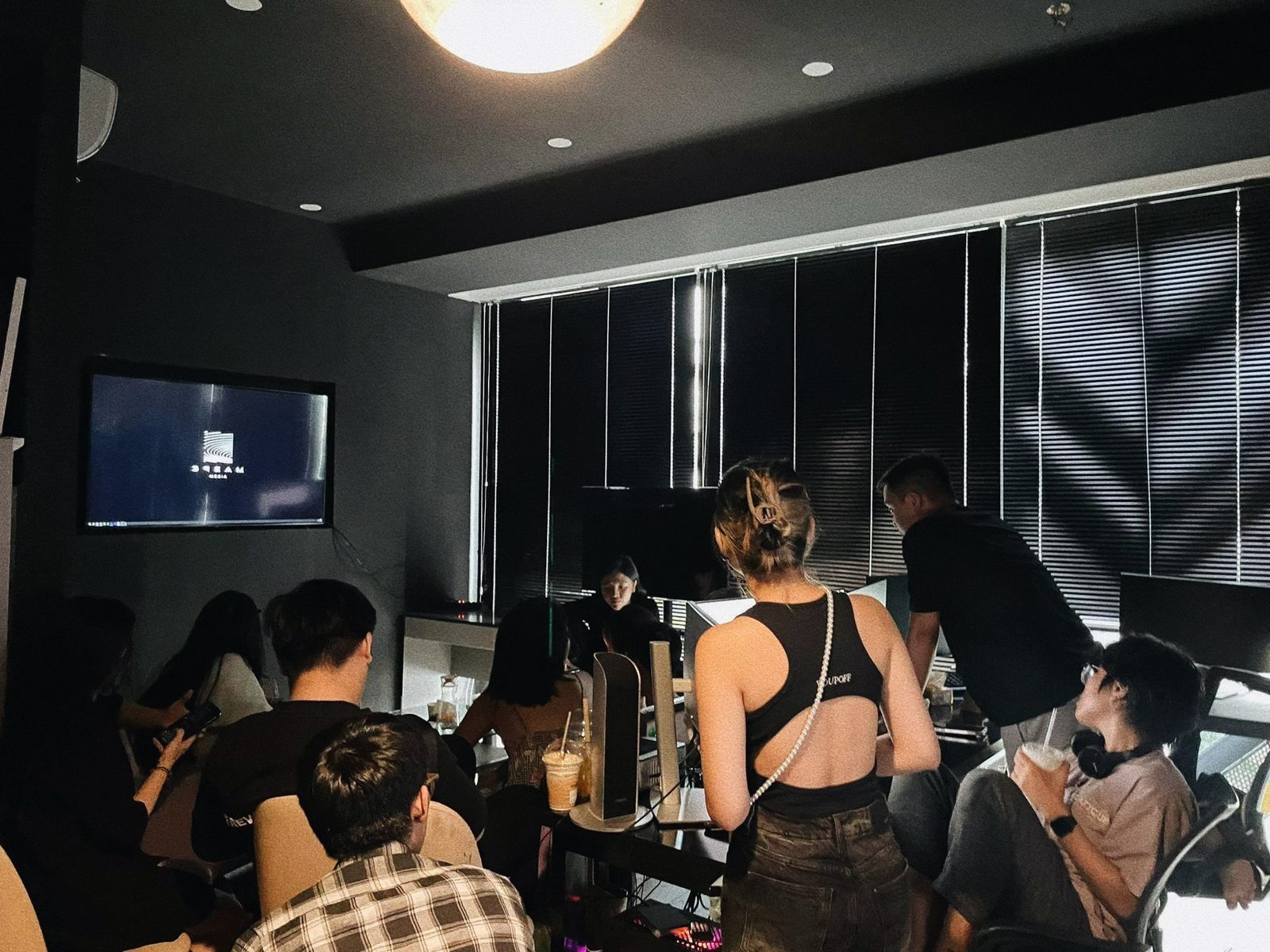 Edit room, lights off