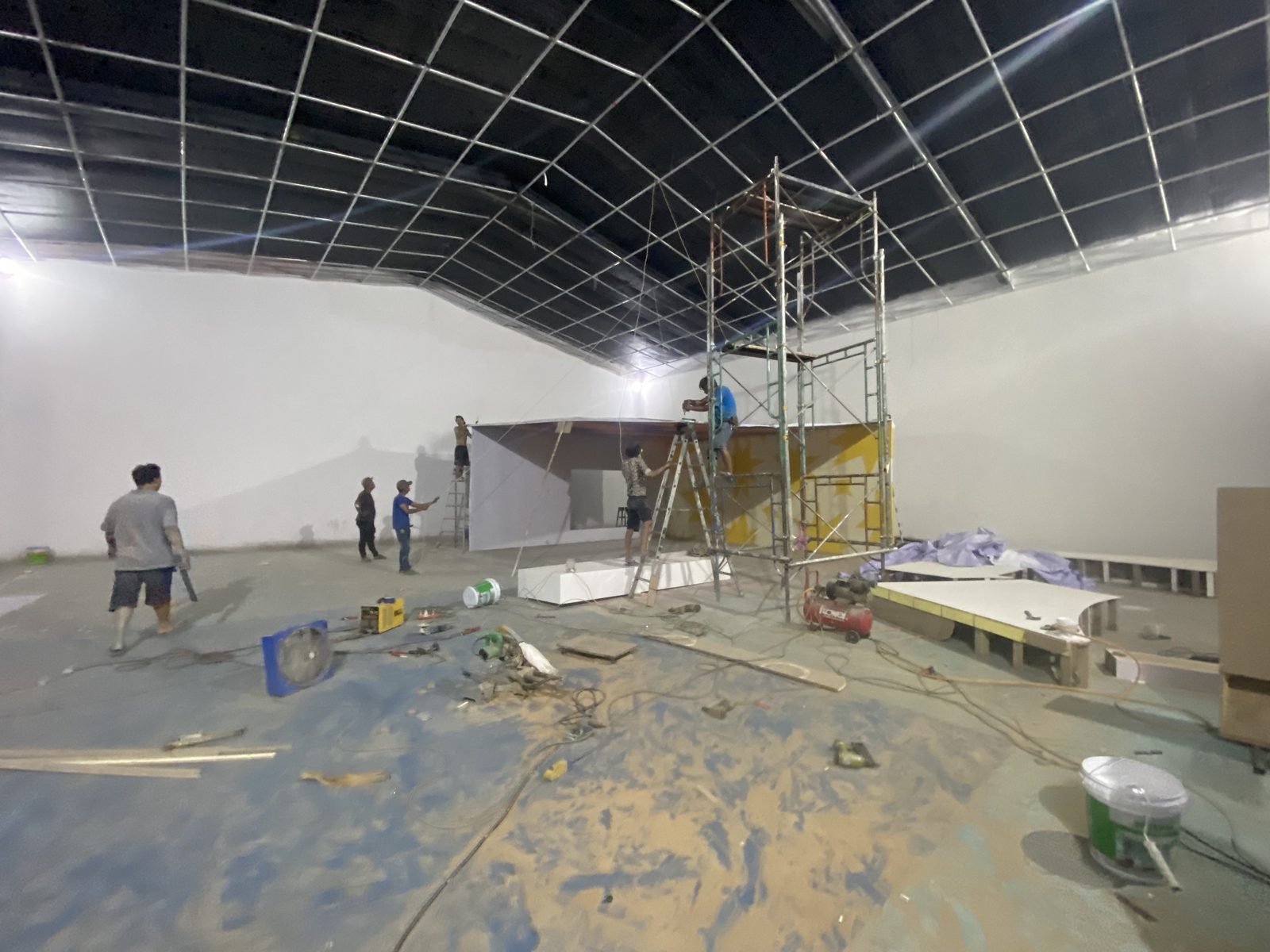 Fanta, the set starts as a floor