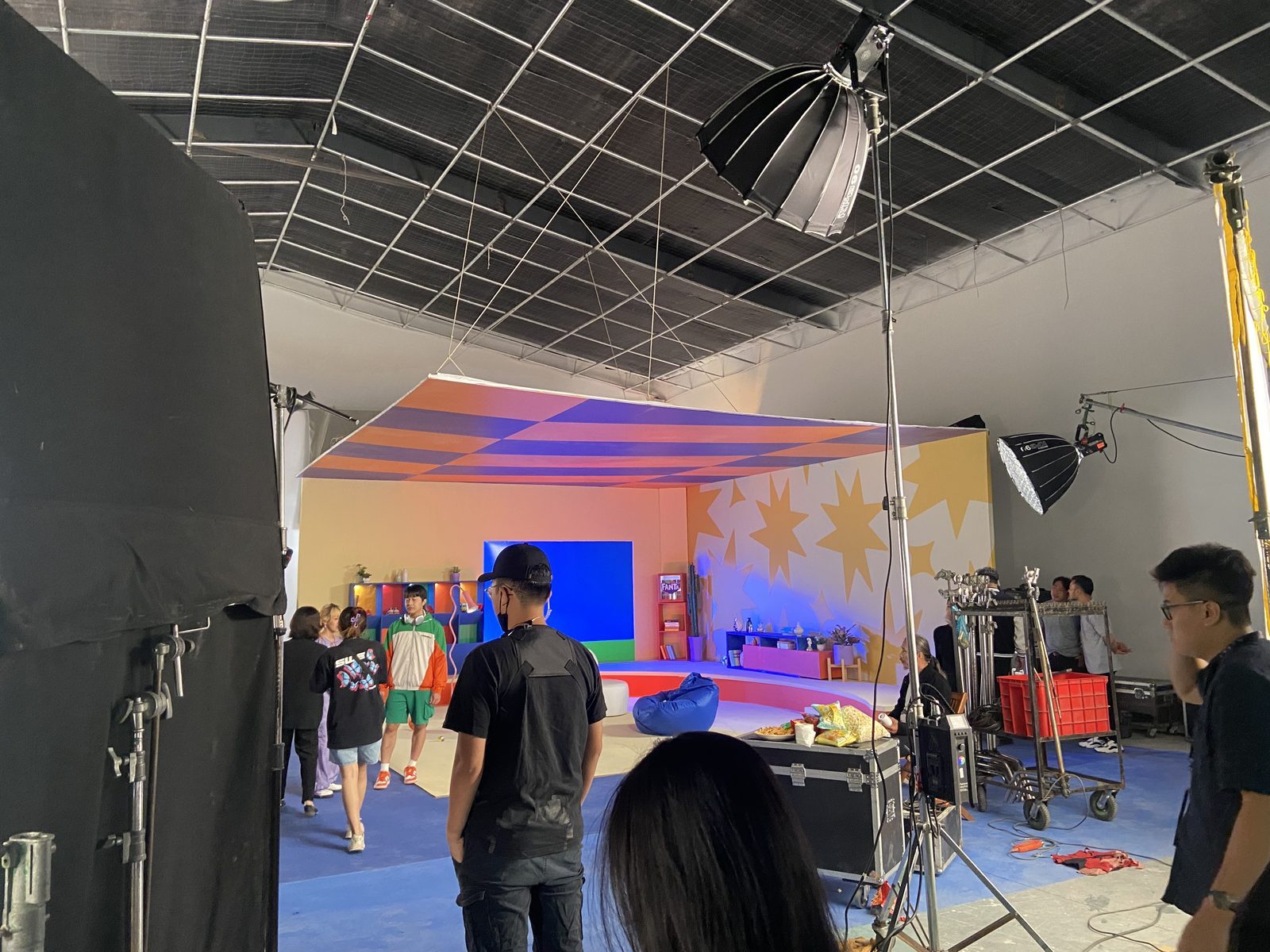 Fanta, set lit, crew in