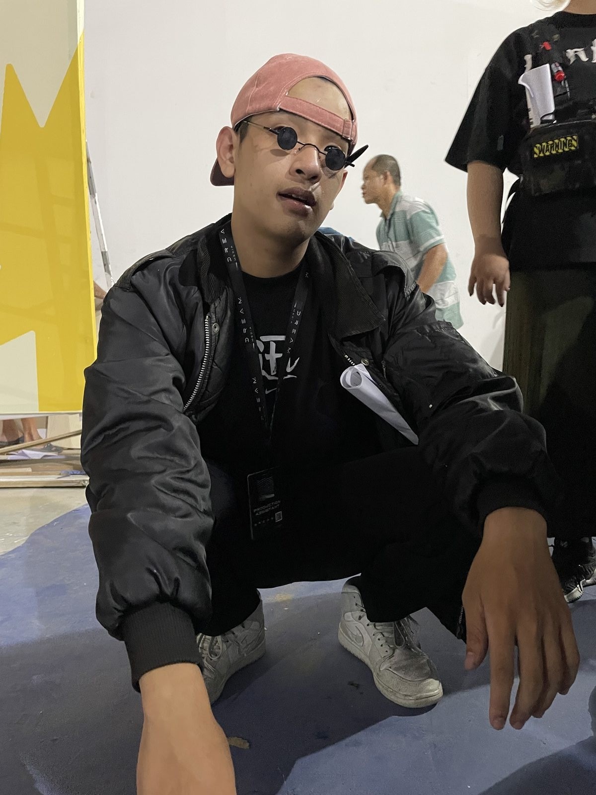 Fanta, pink cap between takes