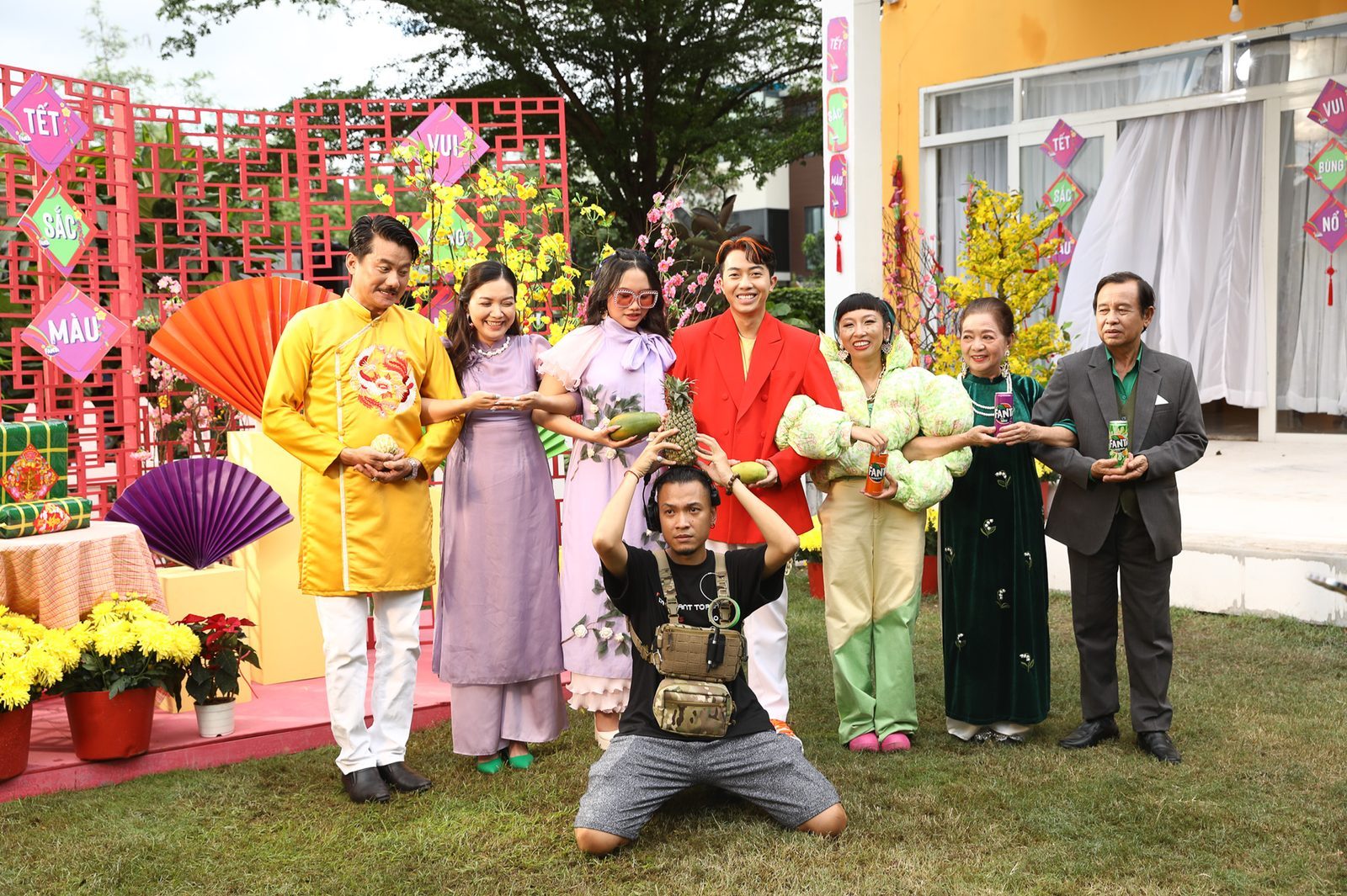 Fanta Tết, the whole family, one pose