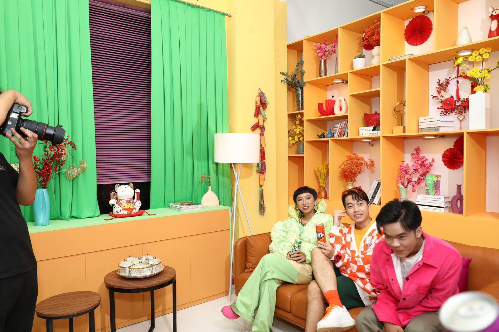 Fanta Tết, three on the sofa
