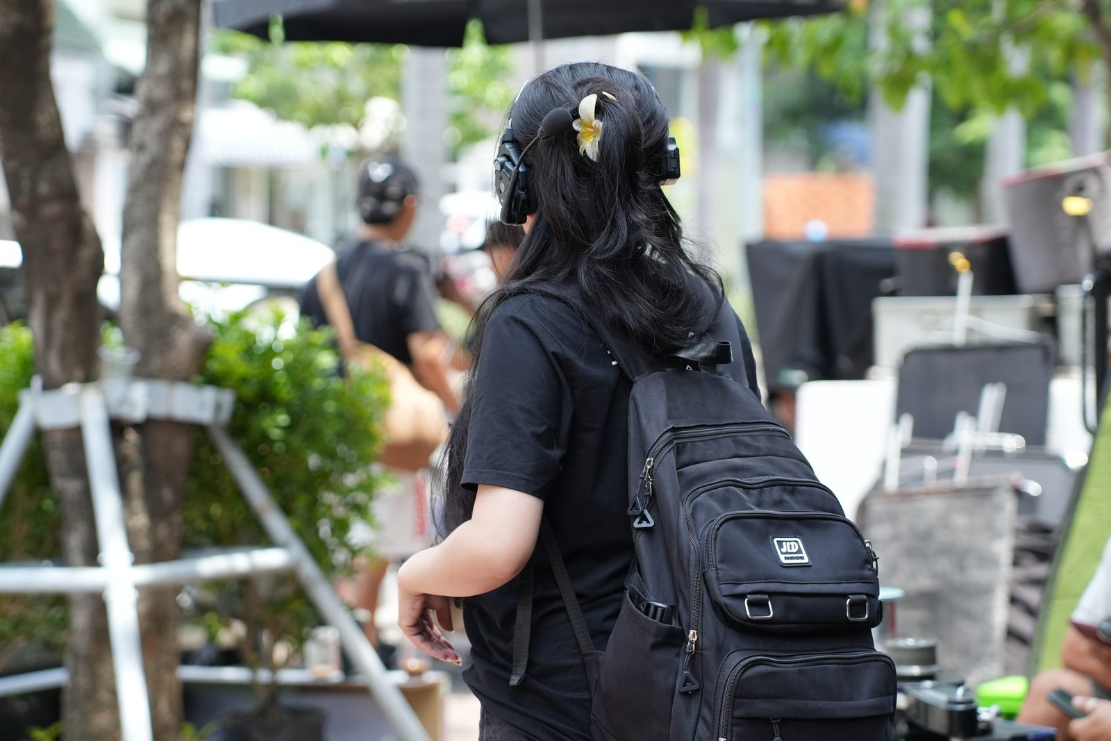 Samsung, ribbon in her hair