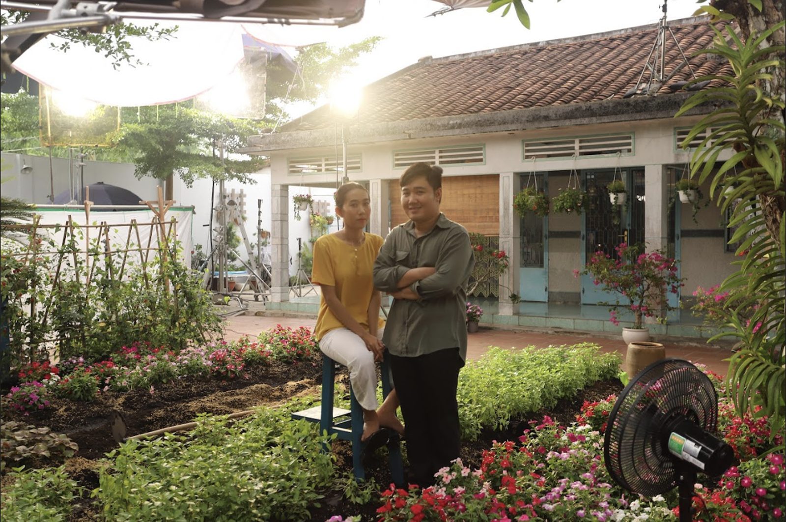 Surf, the family in the garden