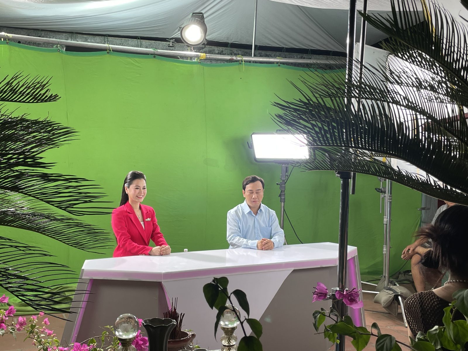 Surf, test day: the news desk