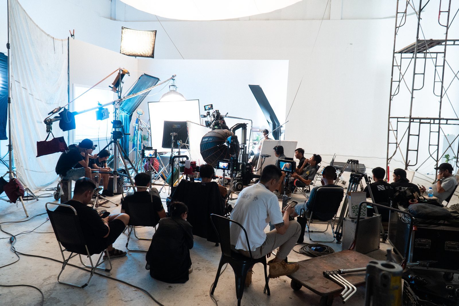 Vaseline, video village, full house