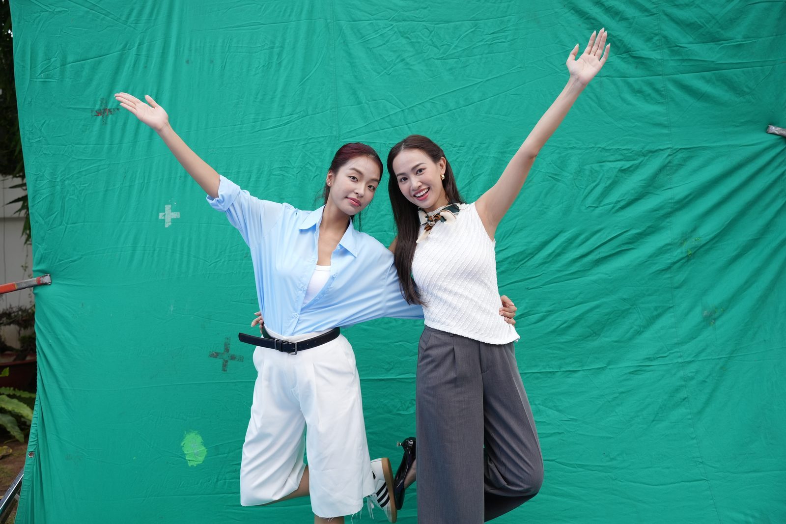 Samsung Z Flip7, arms up on green