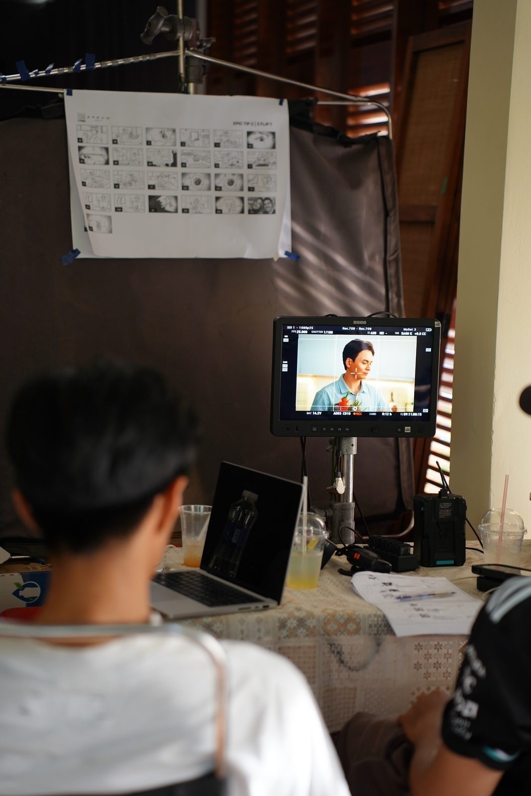 Samsung Z Flip7, shot list by the monitor