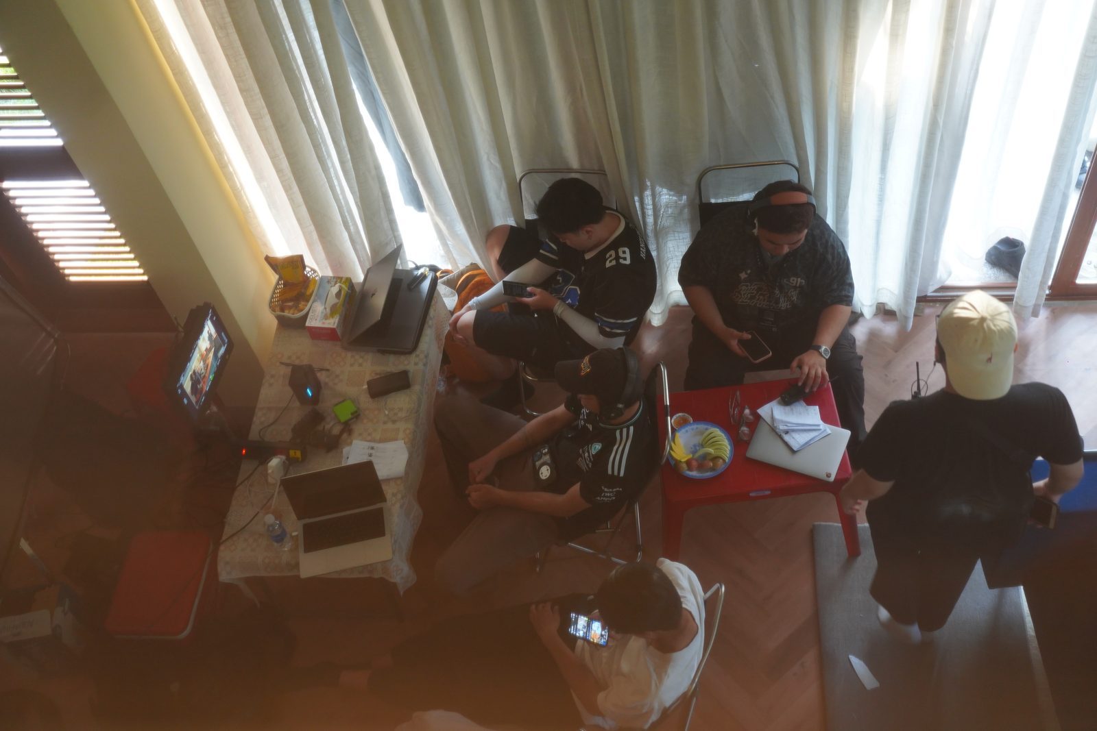 Samsung Z Flip7, lunch from above