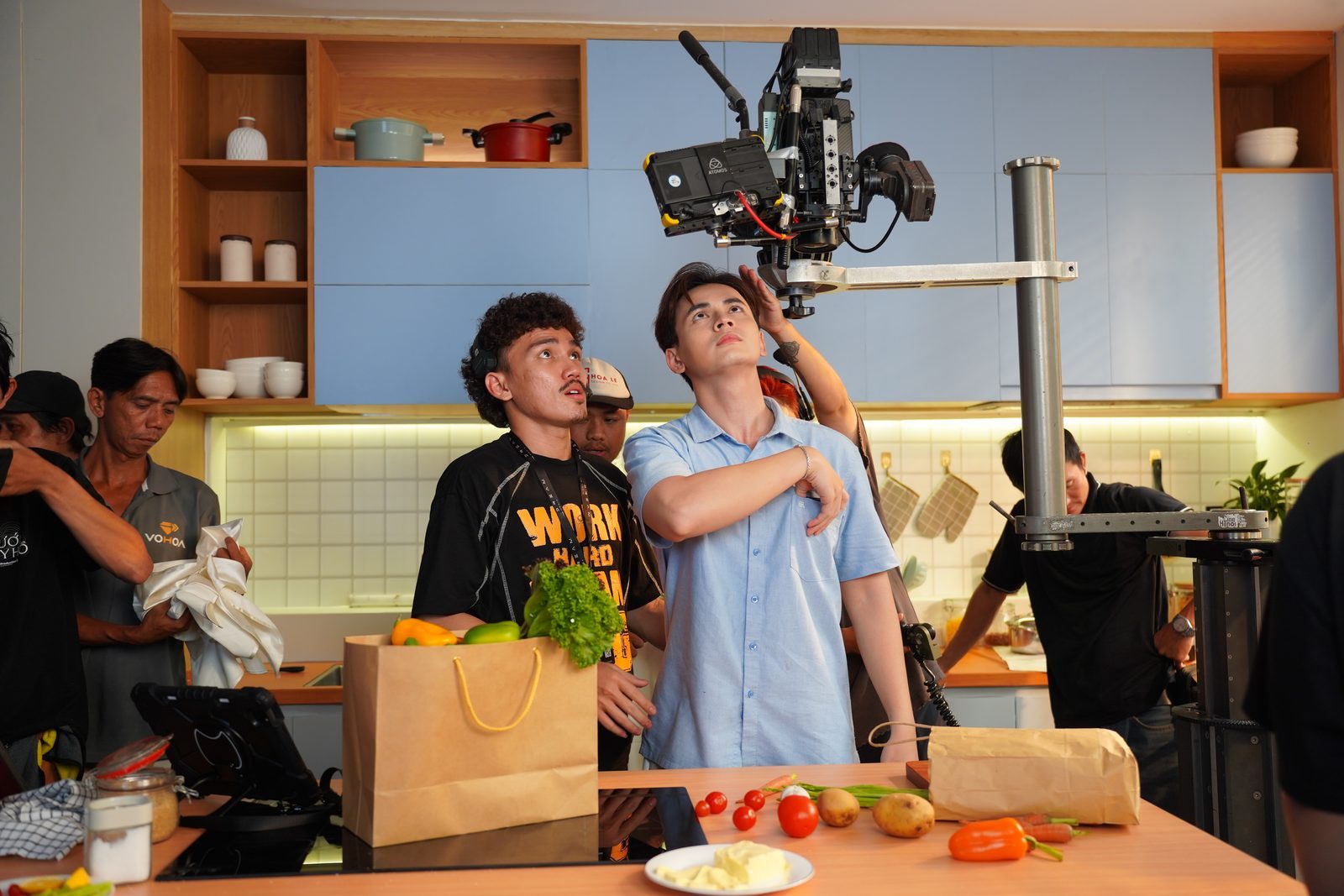 Samsung Z Flip7, kitchen, camera overhead