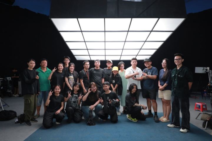 Samsung Galaxy A16, the whole crew, one frame