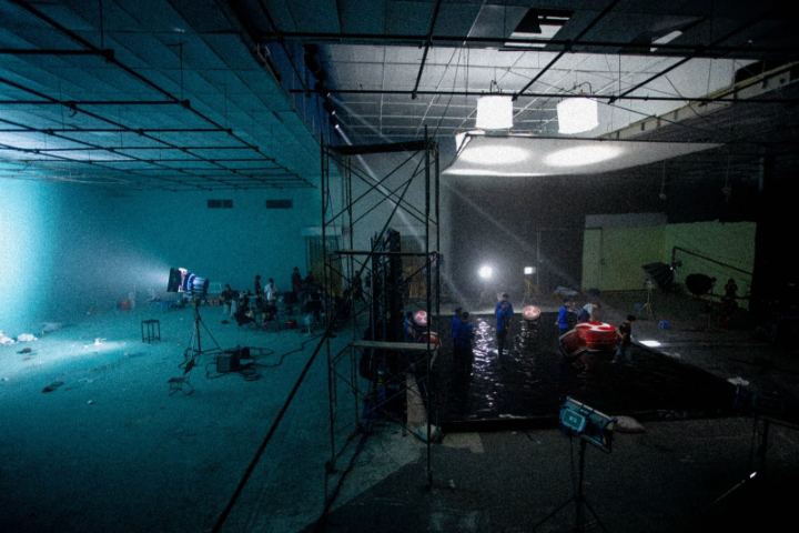 Lipovitan, the water stage, lights down