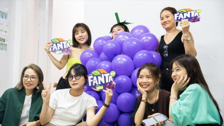 Fanta Back to School, a bunch of grapes