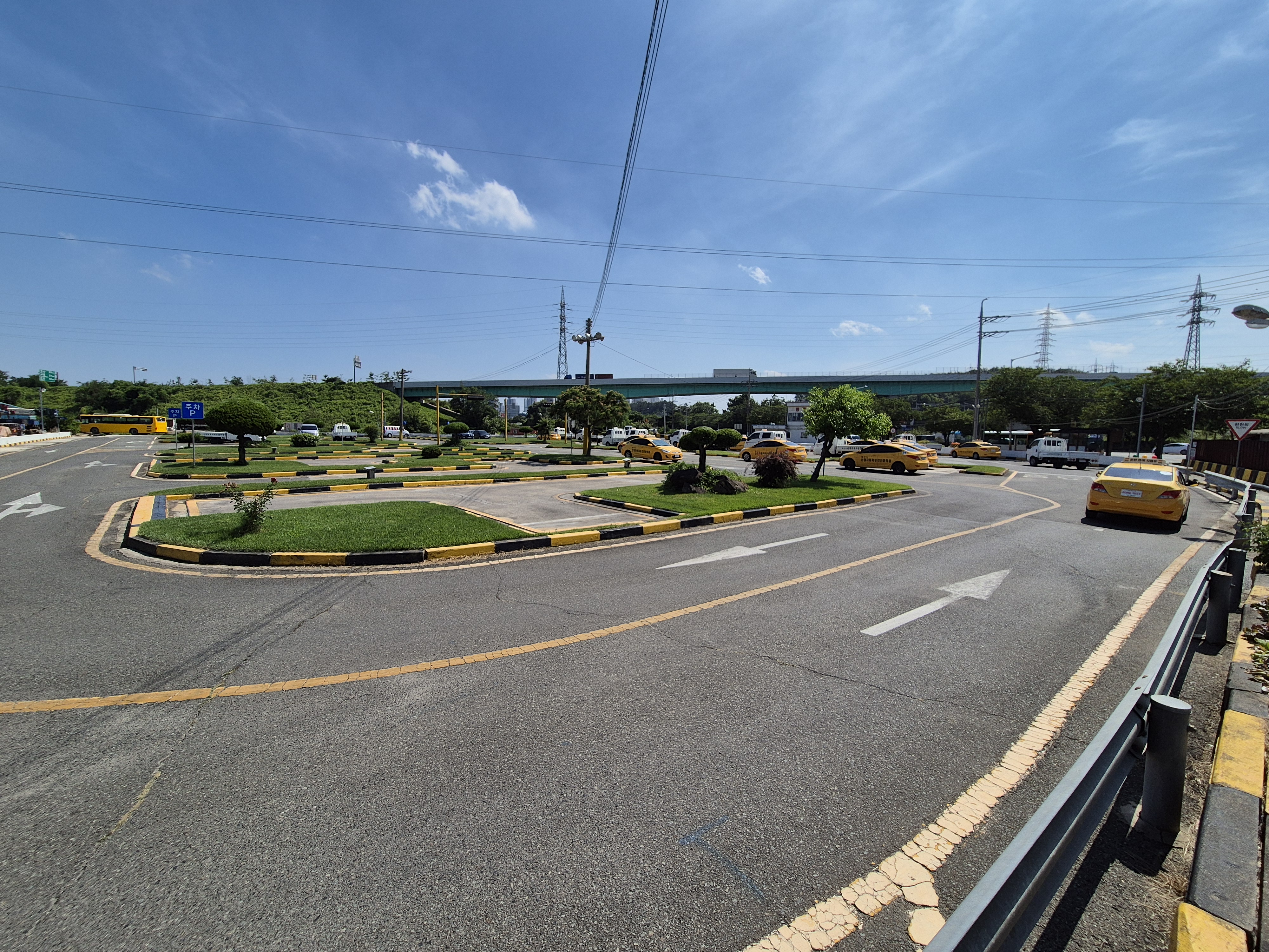 넓고 쾌적한 울산 신정 운전면허학원 장내기능 교육장 모습