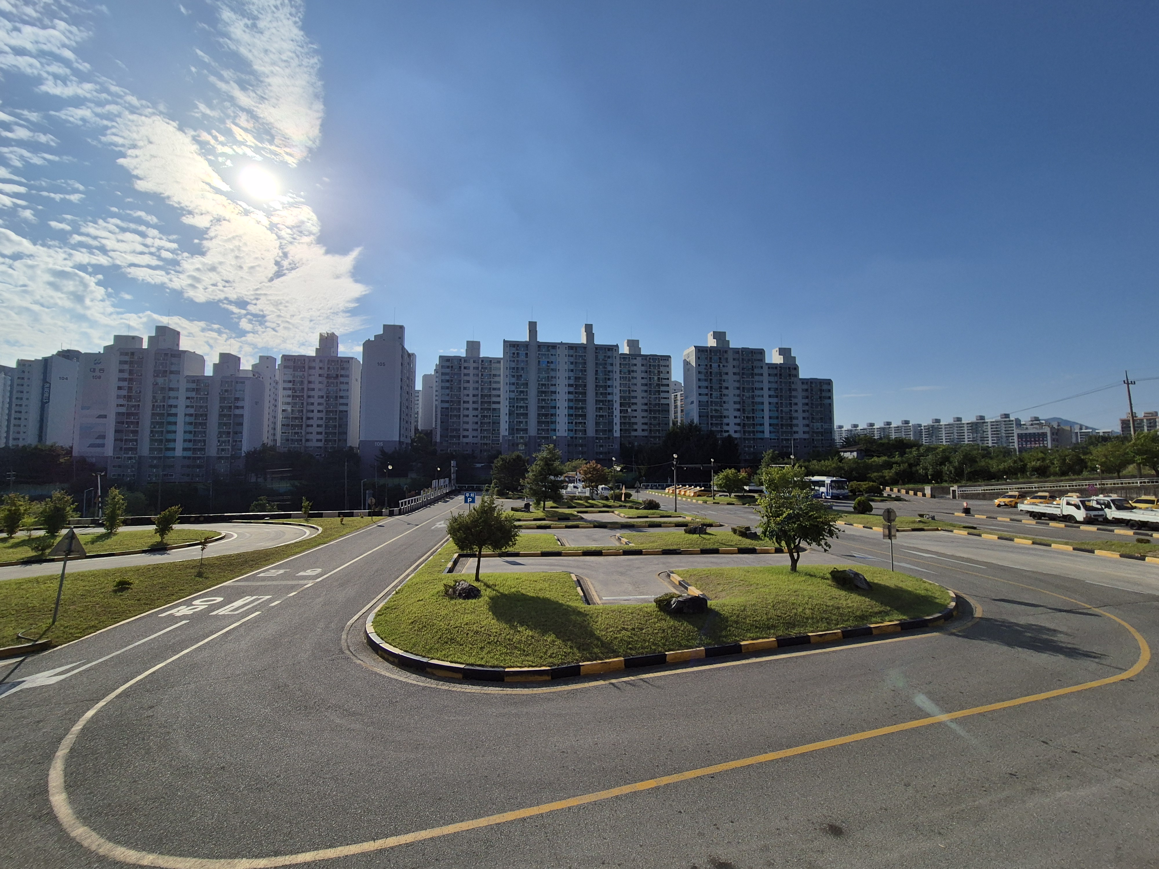 서부운전면허학원에서 도로주행 교육을 받고 있는 모습