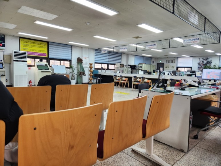 부산 연제구 도로에서 운전 연습 중인 차량의 모습