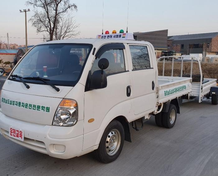 삼성운전면허학원의 노란색 셔틀버스, 수강생들의 편의를 돕는다.