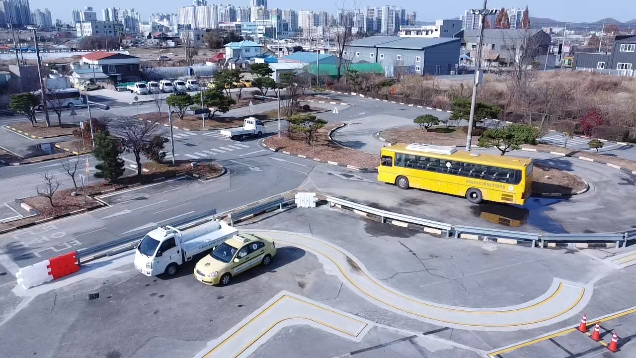 삼성자동차운전전문학원의 넓은 장내기능 교육장 전경