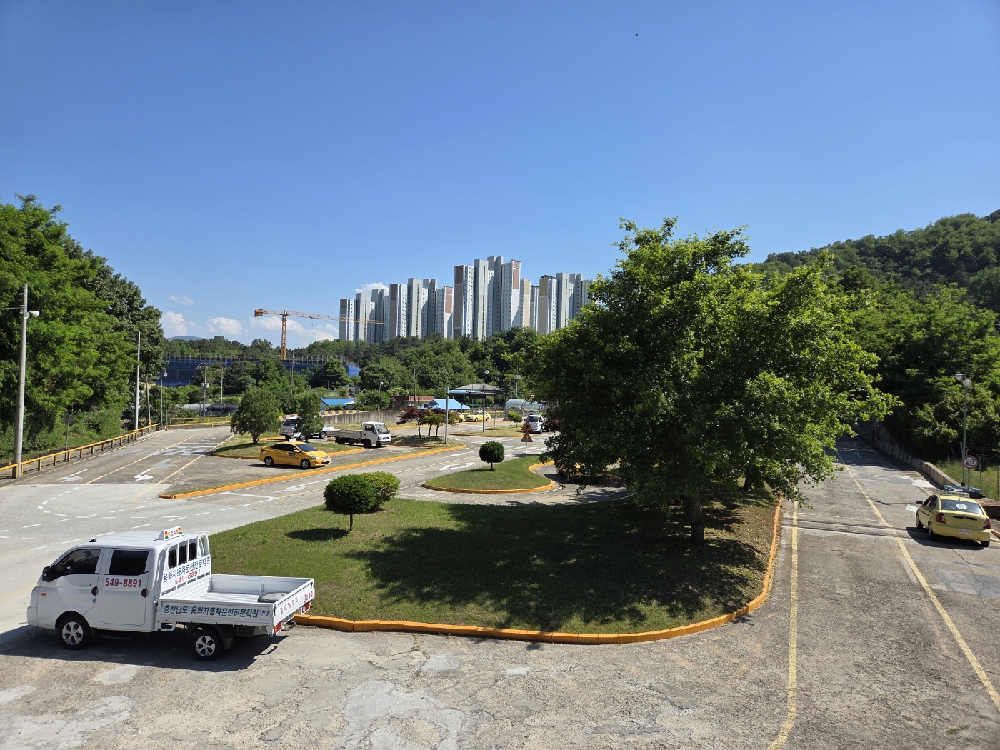 용화 운전면허학원의 도로주행 교육 차량