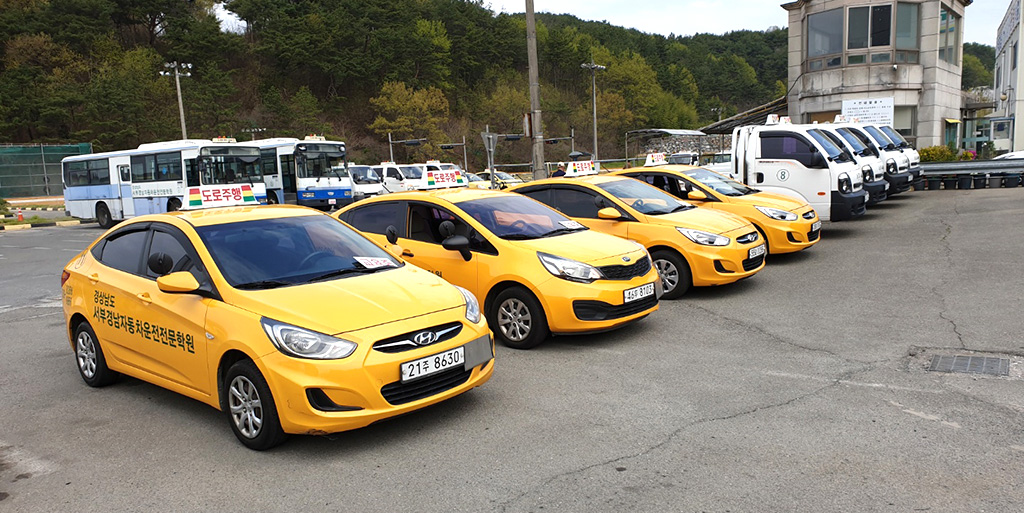 진주 서부경남 운전면허학원의 깨끗한 교육 차량