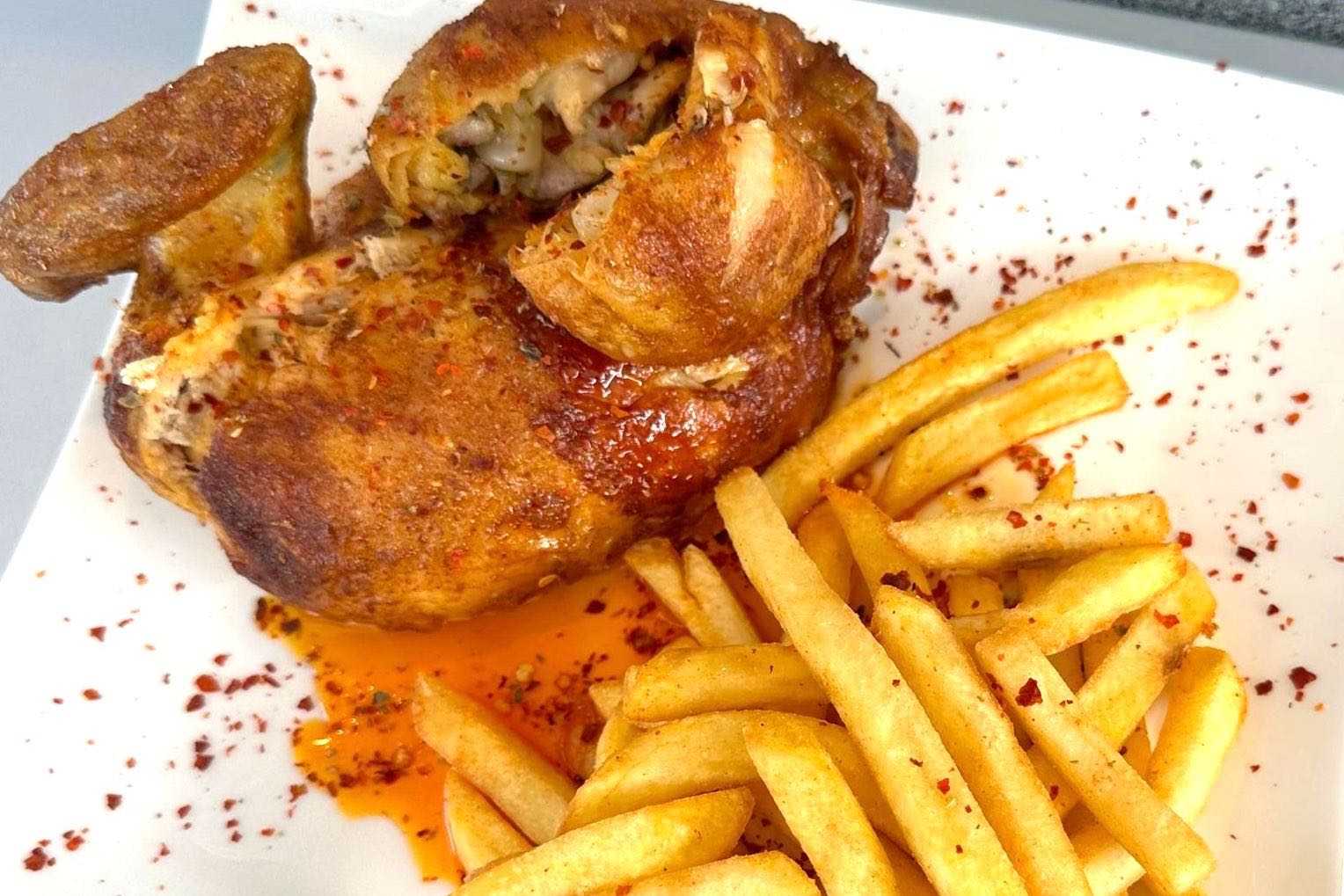 1/2 Hendl + Pommes (H)