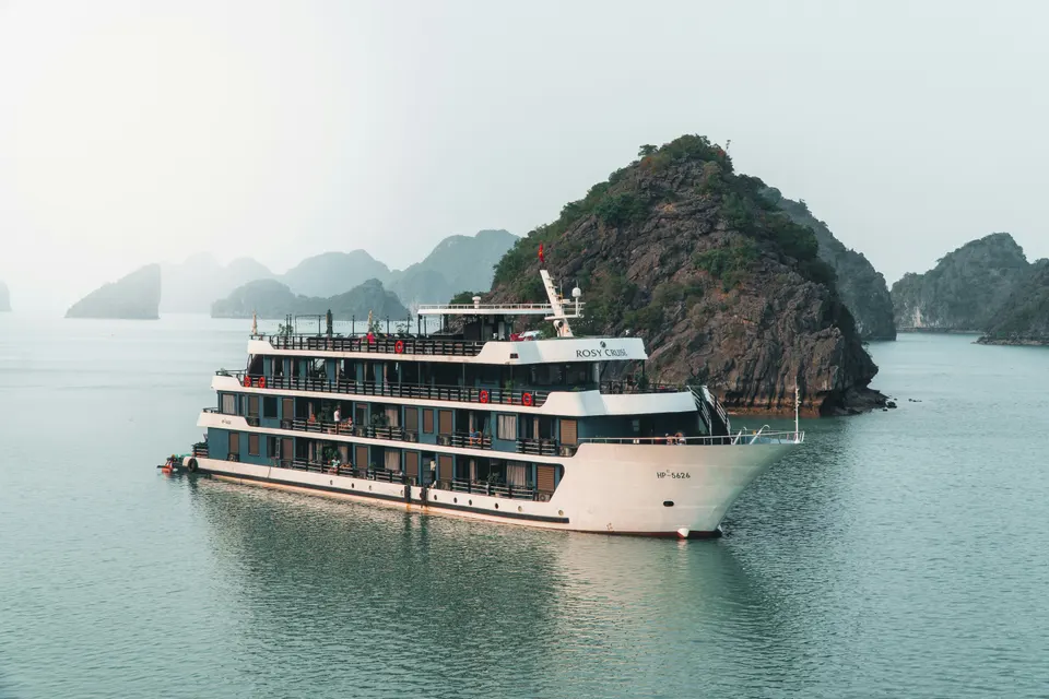 Ha Long Bay Premium Day Cruise with Lunch