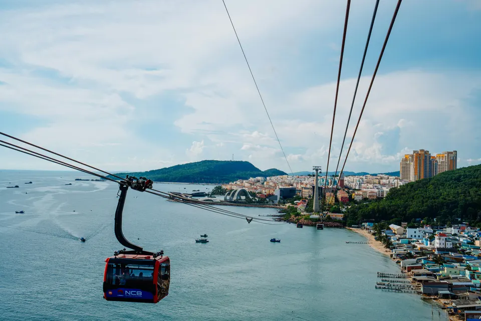 Four Islands Tour with Aquatopia Water Park & Cable Car with Lunch