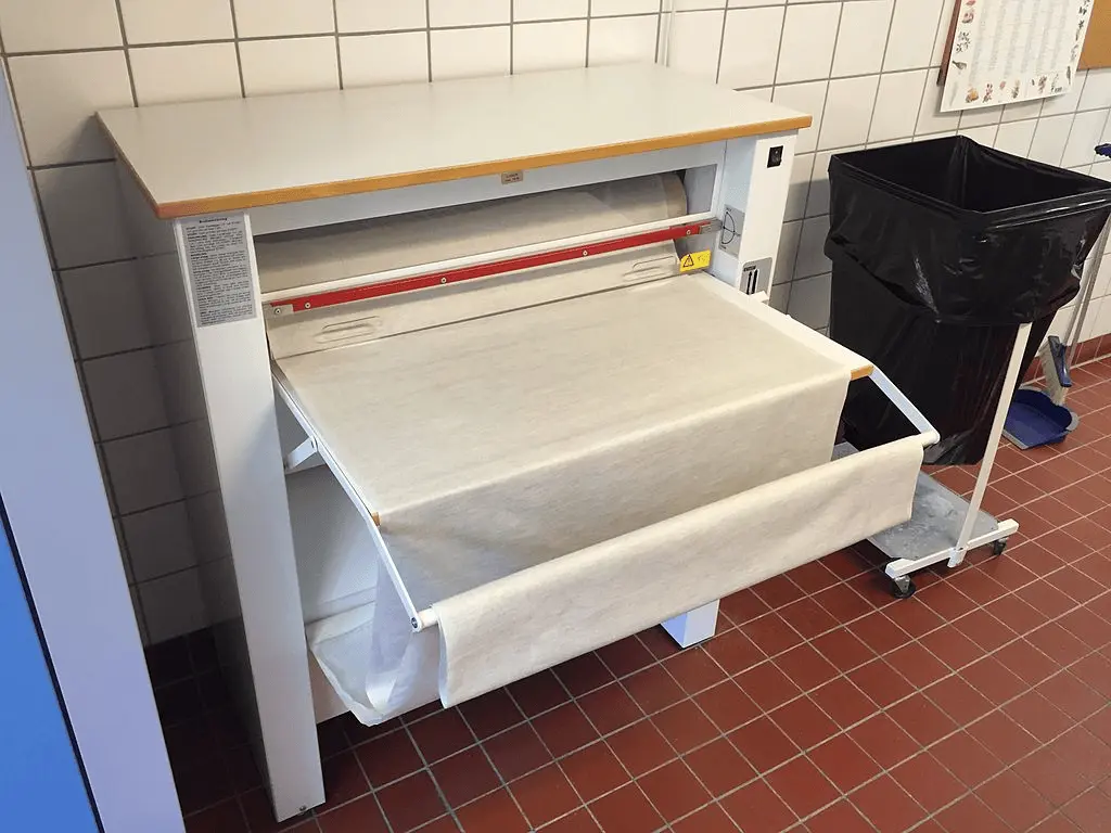 Swedish mangle iron