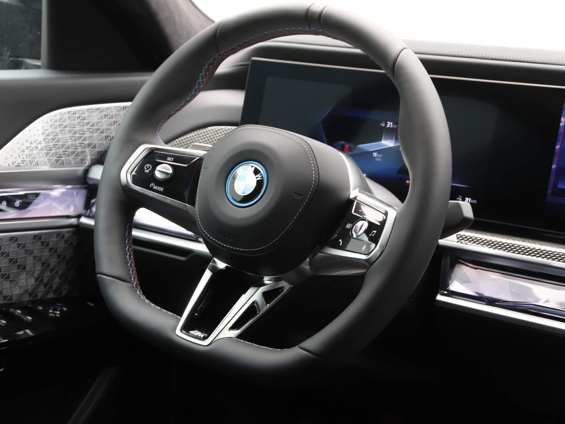 BMW i7