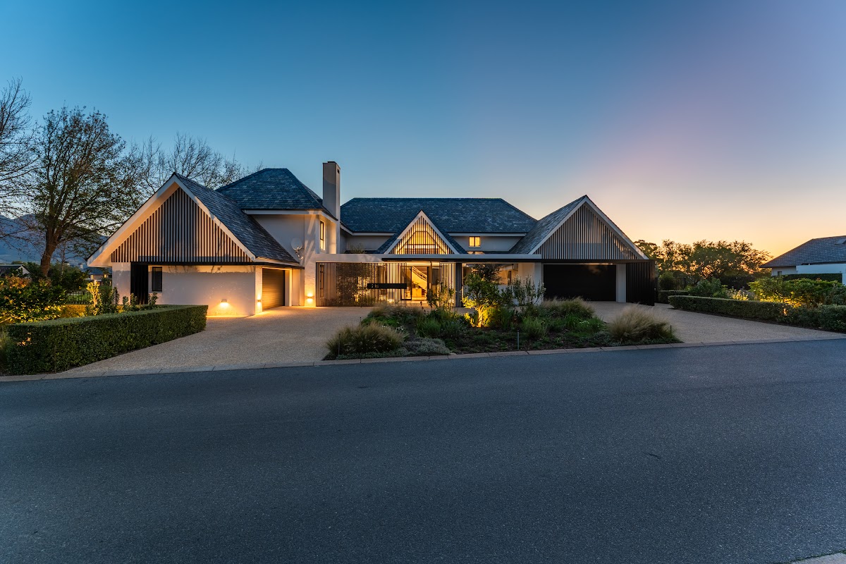 Pearl Valley Mansion during sunset.