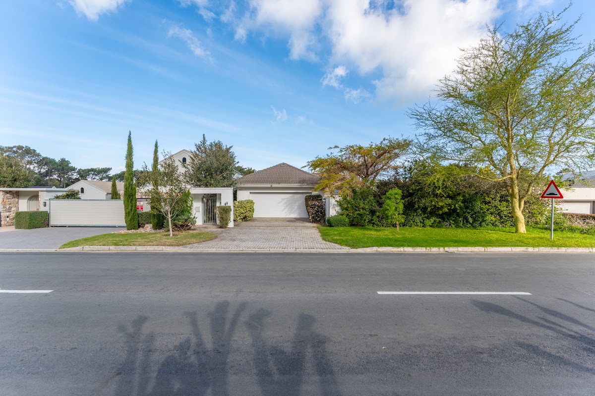 Do Professional Photos Help Sell a House Faster? What We Actually See on Shoots
