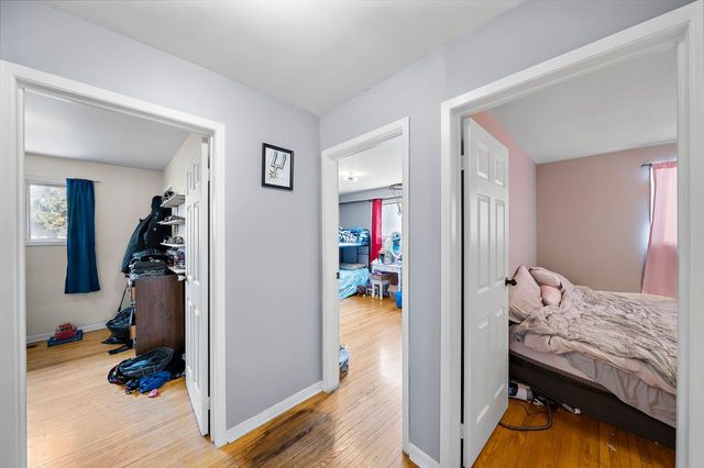 4) Hallway (1)
