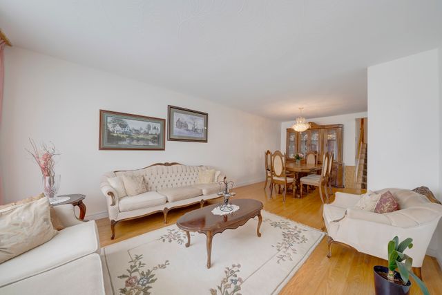 3) Living Room (1)