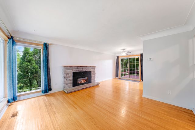 3) Living Room (1)