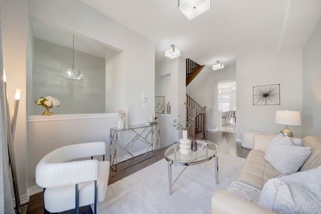 3) Living Room (3)