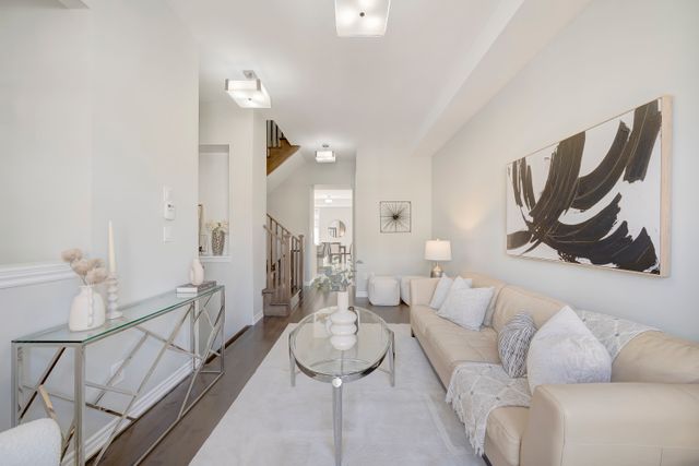 3) Living Room (4)