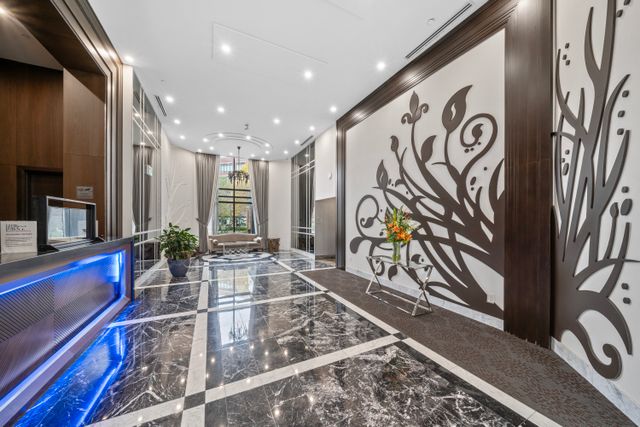 2) Lobby (2)