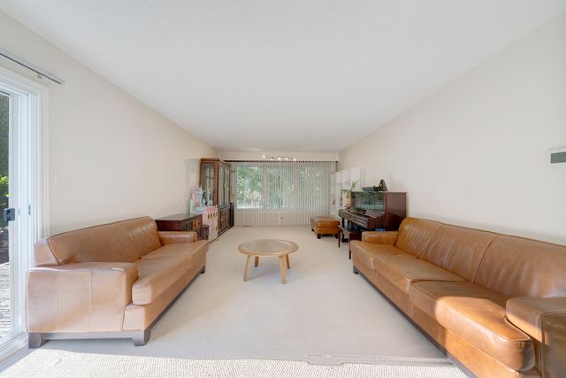 3) Living Room (1)
